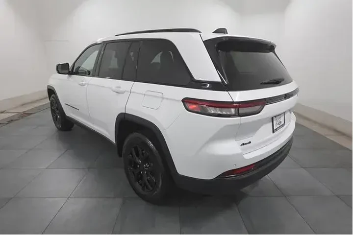 $30000 : Jeep Grand Cherokee 2024 4x4 image 5