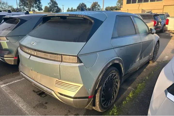 $33990 : Hyundai IONIQ 5 2024 AWD Lim image 3