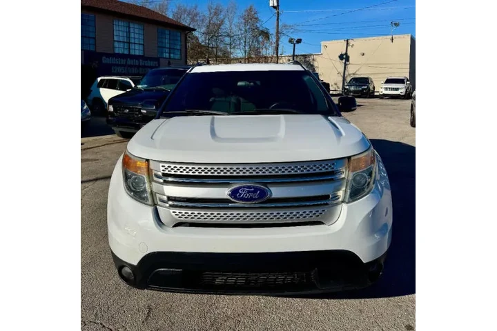 $5500 : 2015 Explorer XLT image 9