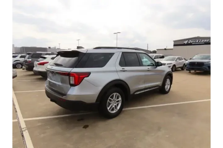 $32911 : Ford Explorer 2025 Active 4d image 9