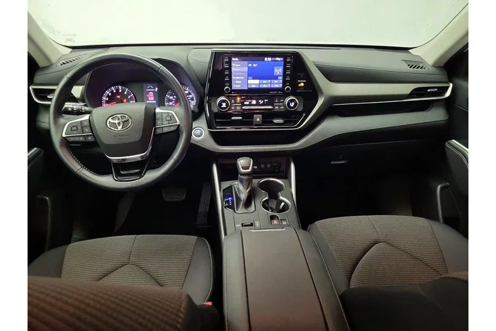 $30998 : Toyota Highlander 2021 LE 4d image 9