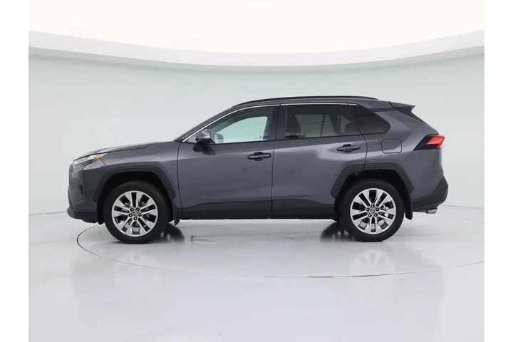 $35998 : Toyota RAV4 2024 AWD XLE Pre image 3
