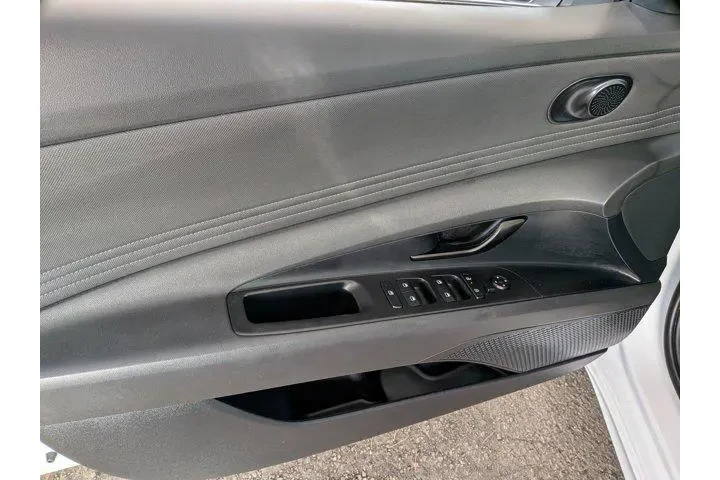 $26977 : Hyundai ELANTRA Hybrid 2025 image 8