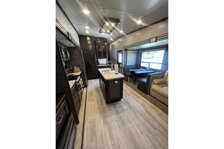 $1500 : Renta RV lujoso y moderno image 4