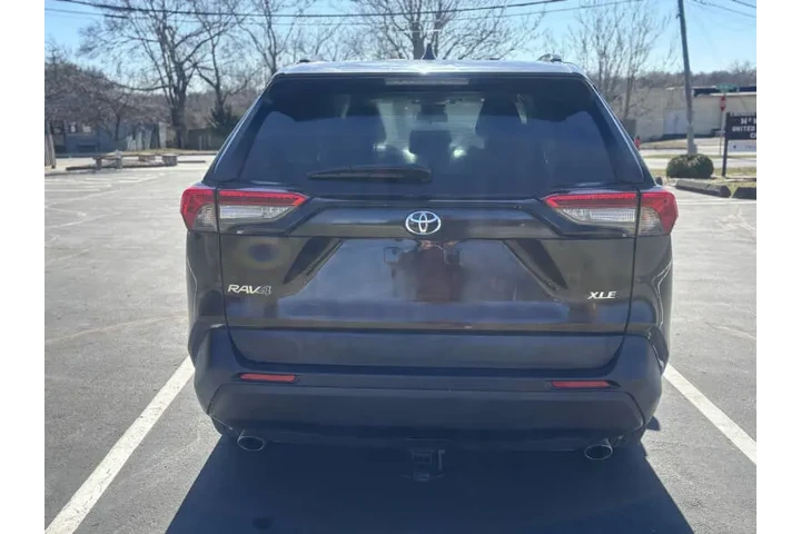 $17999 : 2021 RAV4 XLE image 9