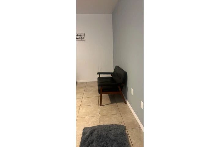 $1200 : EFFICIENCY FOR RENT image 3
