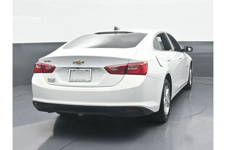 $12396 : Chevrolet Malibu 2022 LS 4dr image 5