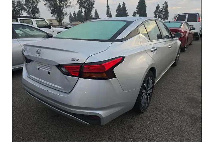 $22995 : Nissan Altima 2024 2.5 SV 4d image 2