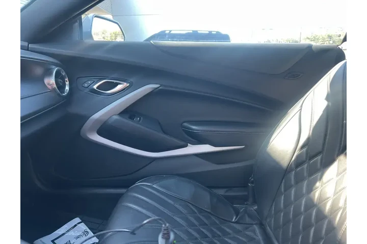 $18993 : Chevrolet Camaro 2020 LT 2dr image 9