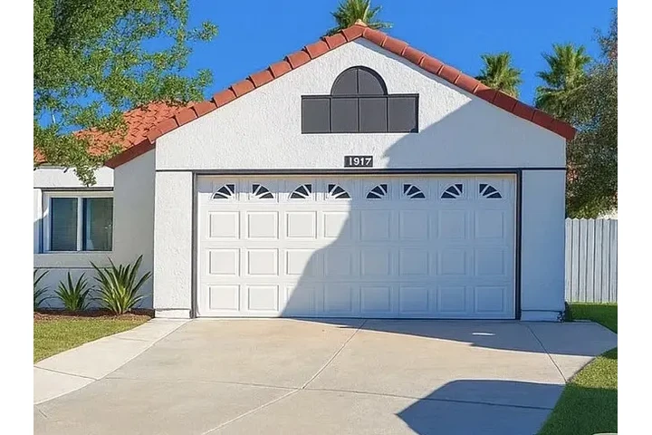 $2000 : HOUSE FOR RENT image 2