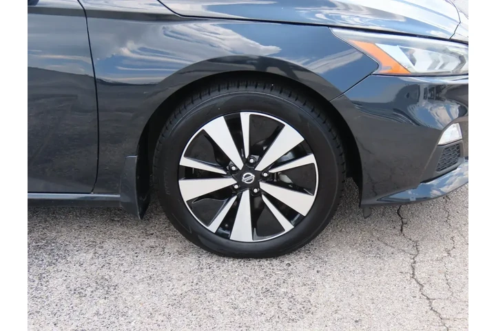 $20999 : Nissan Altima 2021 2.5 SV 4d image 9