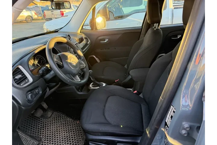 $12000 : Jeep Renegade 2017 4x4 Sport image 5