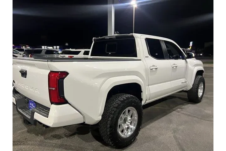 $38999 : Toyota Tacoma 2024 4x4 SR5 4 image 6