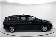 $23238 : Pre-Owned 2022 Pacifica Touri thumbnail