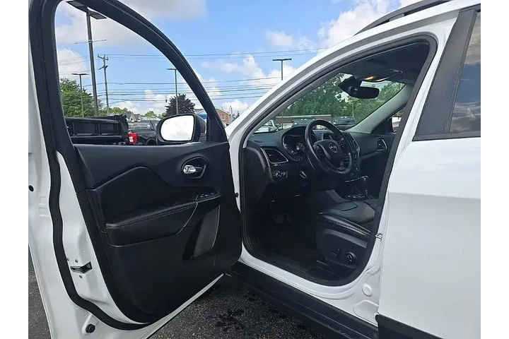 $18280 : Jeep Cherokee 2019 4x4 Trail image 9