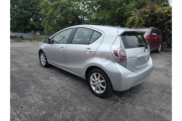 $5500 : 2013 Prius c One image 6