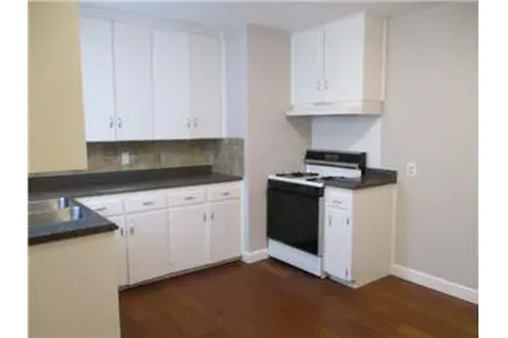 $1100 : Rental property with 4 bedro image 9