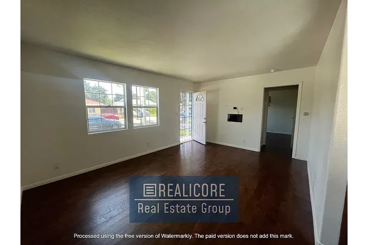 $1000 : Step into an open-concept livi image 1