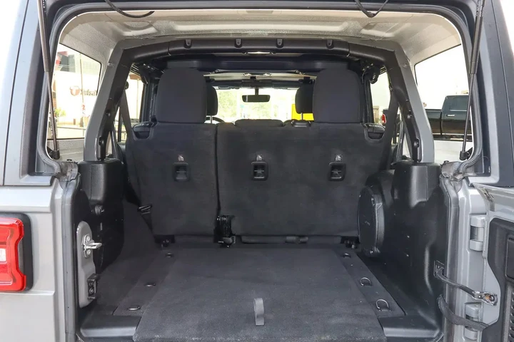 $30988 : 2021 Wrangler Unlimited Rubic image 9