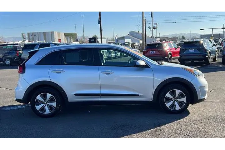 $15984 : Kia Niro 2018 FE 4dr Crossov image 4