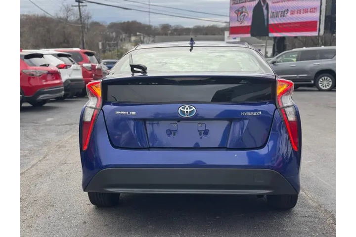$13785 : 2017 Prius Three image 10