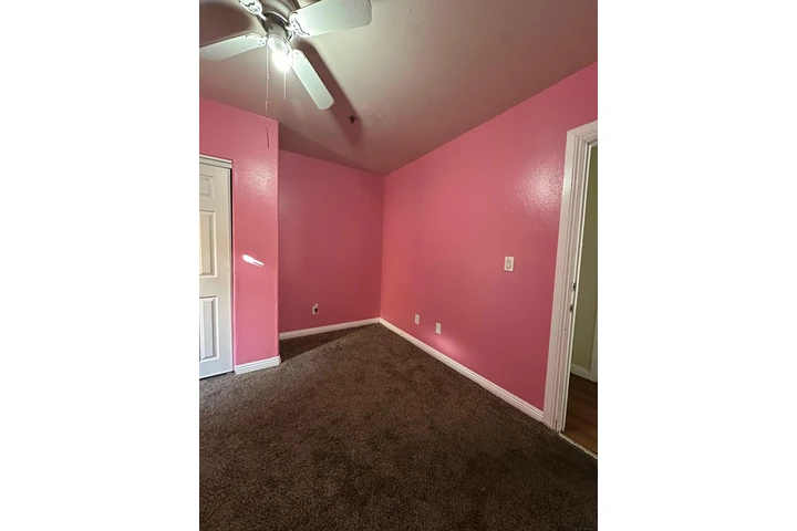 $900 : Cuarto en renta image 2