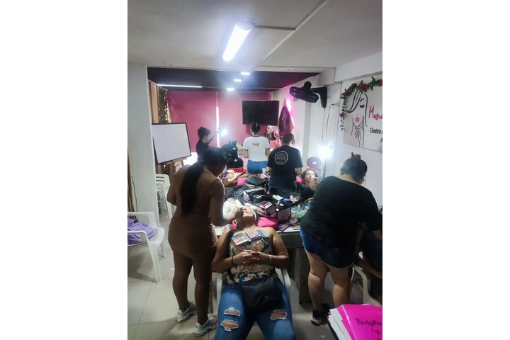 VENTA DE ACADEMIA DE BELLEZA image 6