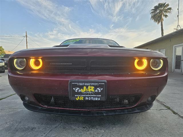 $19995 : 2018 Challenger SXT image 2