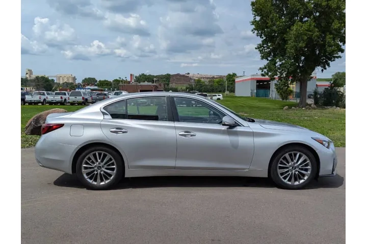 $17975 : 2019 Q50 3.0T Luxe image 4