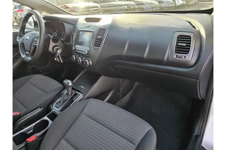 $11500 : Kia Forte 2018 LX 4dr Sedan image 9