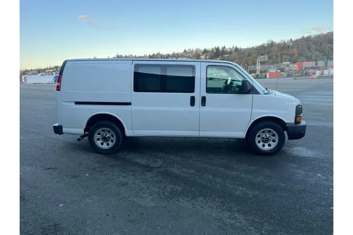 $9488 : 2011 GMC Savana 1500 image 8