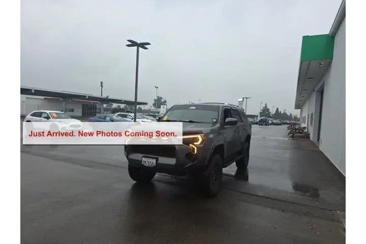 $28800 : Toyota 4Runner 2018 4x4 SR5 image 3