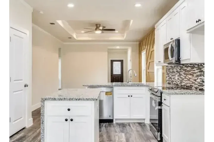 $1250 : HOUSE AVAILABLE IN DALLAS TX image 9