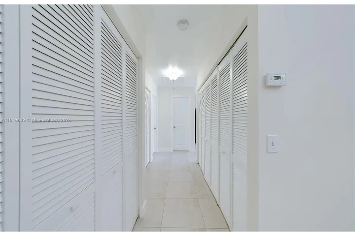 $1000 : 3 codiciado de Miami, Florida. image 5