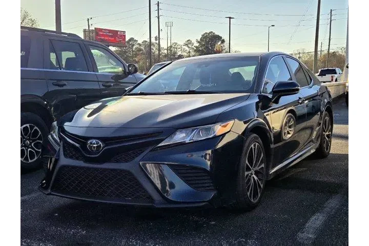 $19758 : Toyota Camry 2019 SE 4dr Sed image 1