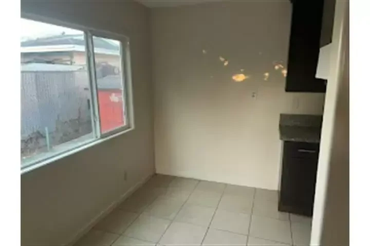 $2175 : LYNWOOD APARTAMENTO image 4