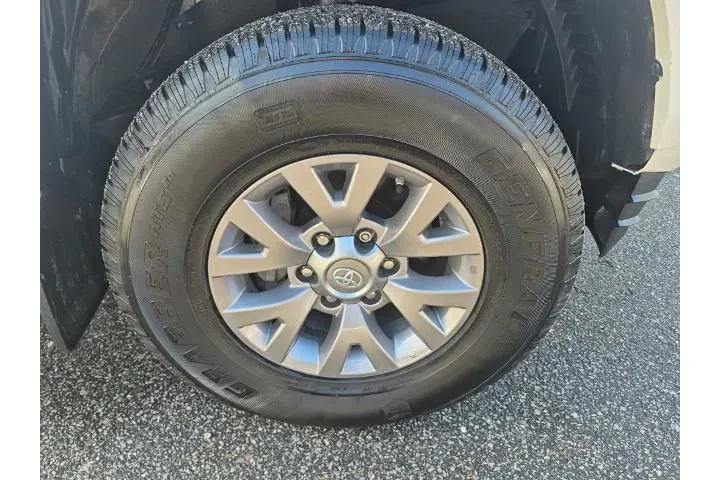 $28990 : Toyota Tacoma 2019 4x4 SR5 4 image 8