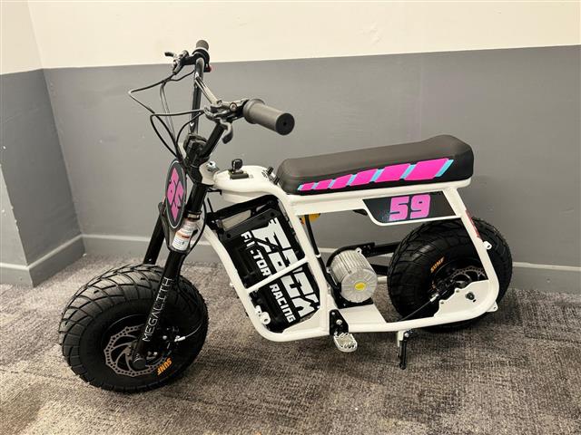 $1100 : DRAGSTER ELECTRIC KIDS PIT BIK image 1