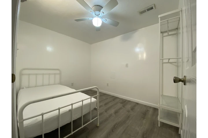 $460 : Rento cuarto en Taylorsville image 3