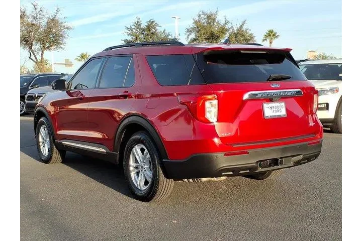 $23899 : Ford Explorer 2021 AWD XLT 4 image 2
