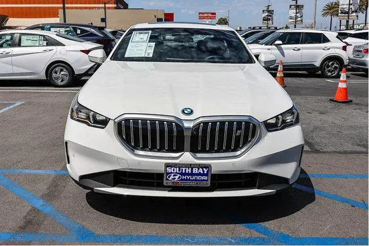 $39588 : BMW i5 2024 eDrive40 4dr Sed image 5