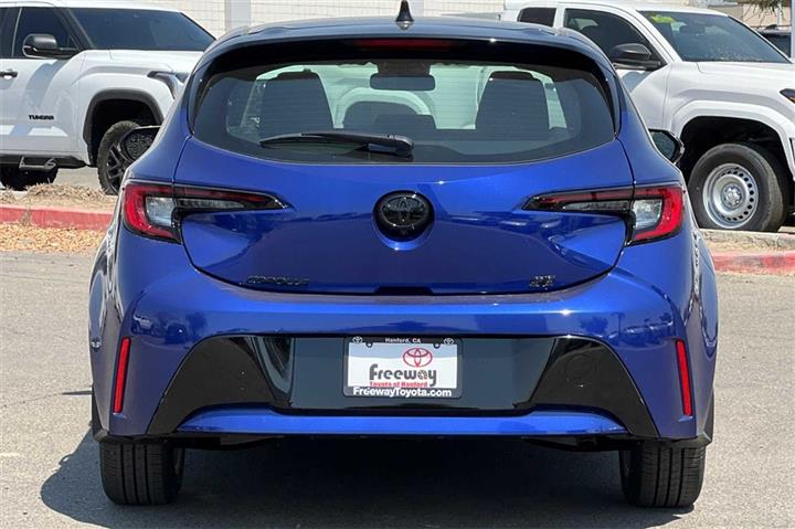 $26393 : Corolla Hatchback SE image 5