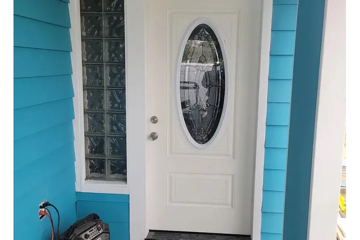 $2400 : 1800 sqft home for month image 1