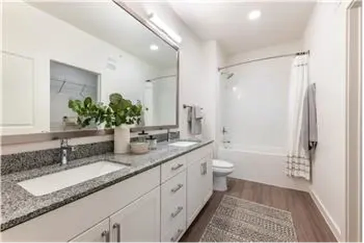 $1652 : Rental property with 2 bedro image 3