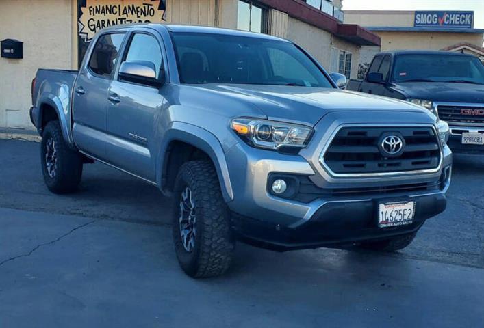 $21999 : 2017 Tacoma image 4