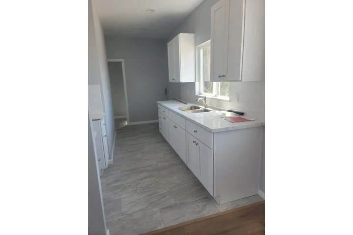 $1900 : 1/1 $1900 Silverlake Brand new image 2