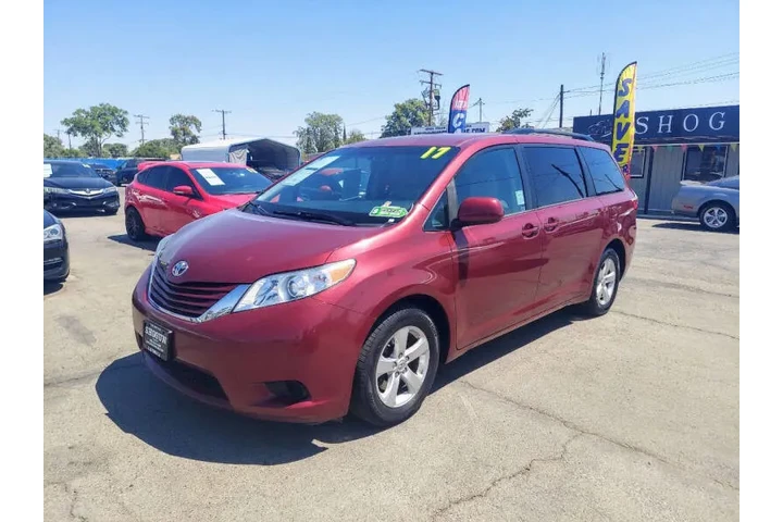 $20995 : 2017 Sienna LE 8-Passenger image 4