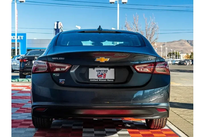 $13488 : Chevrolet Malibu 2021 LT 4dr image 5