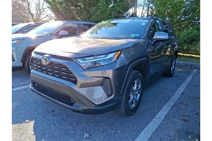 $31790 : Toyota RAV4 2024 AWD XLE 4dr image 2