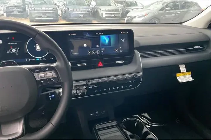 $35708 : Hyundai IONIQ 5 2026 SEL 4dr image 6